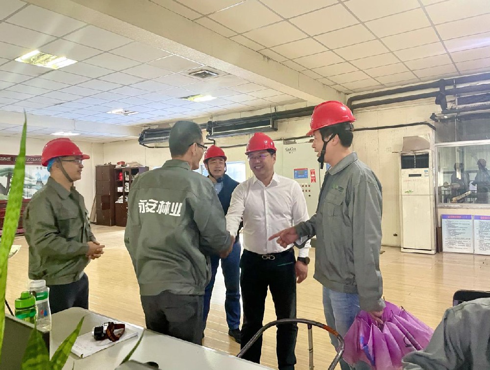公司辅导“五一”期间深刻基层单元探望慰问一线劳动者
