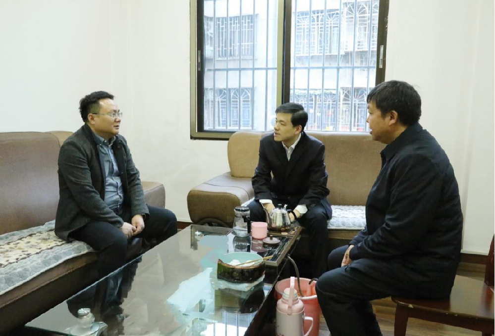 康鹤会见Easybet市委书记傅天宝