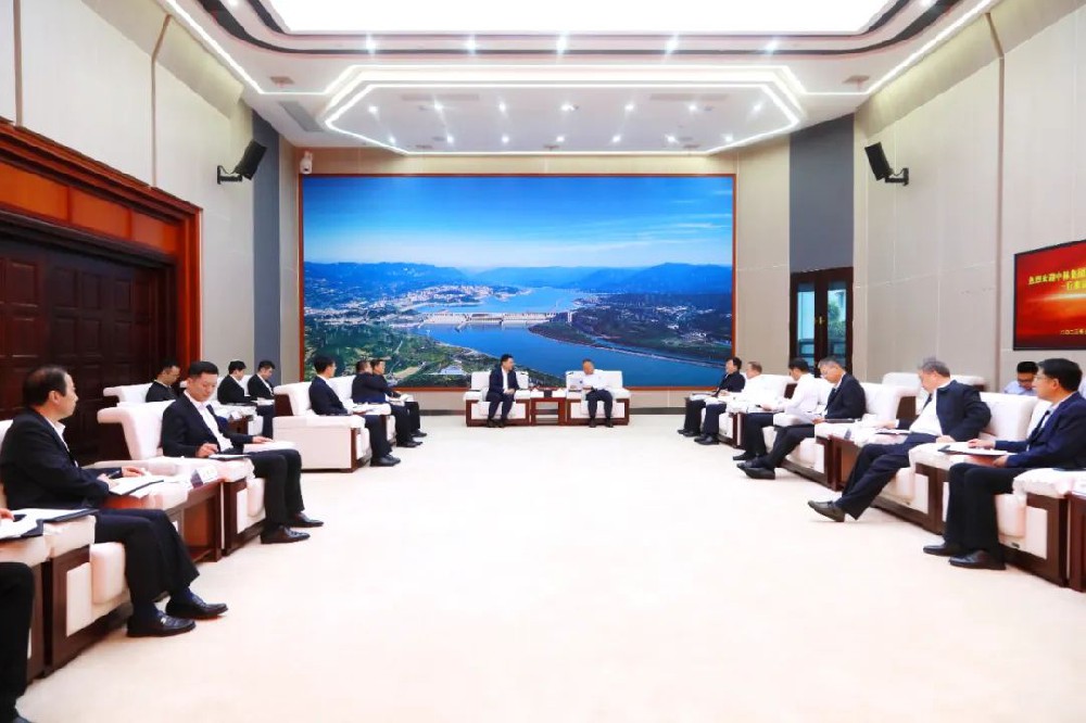 余红辉造访中国三峡集团党组书记、、董事长雷鸣山