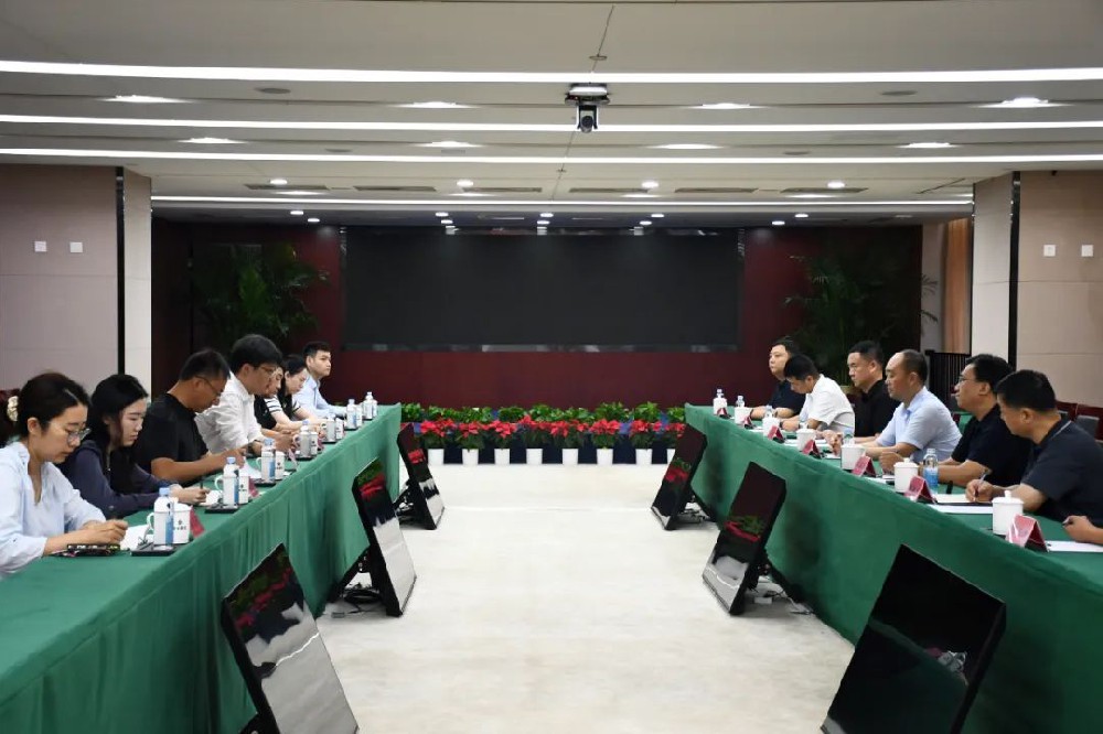 赵家悦与河北省临漳县委书记李书峰一行座谈